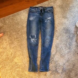 Distressed skinny jeans